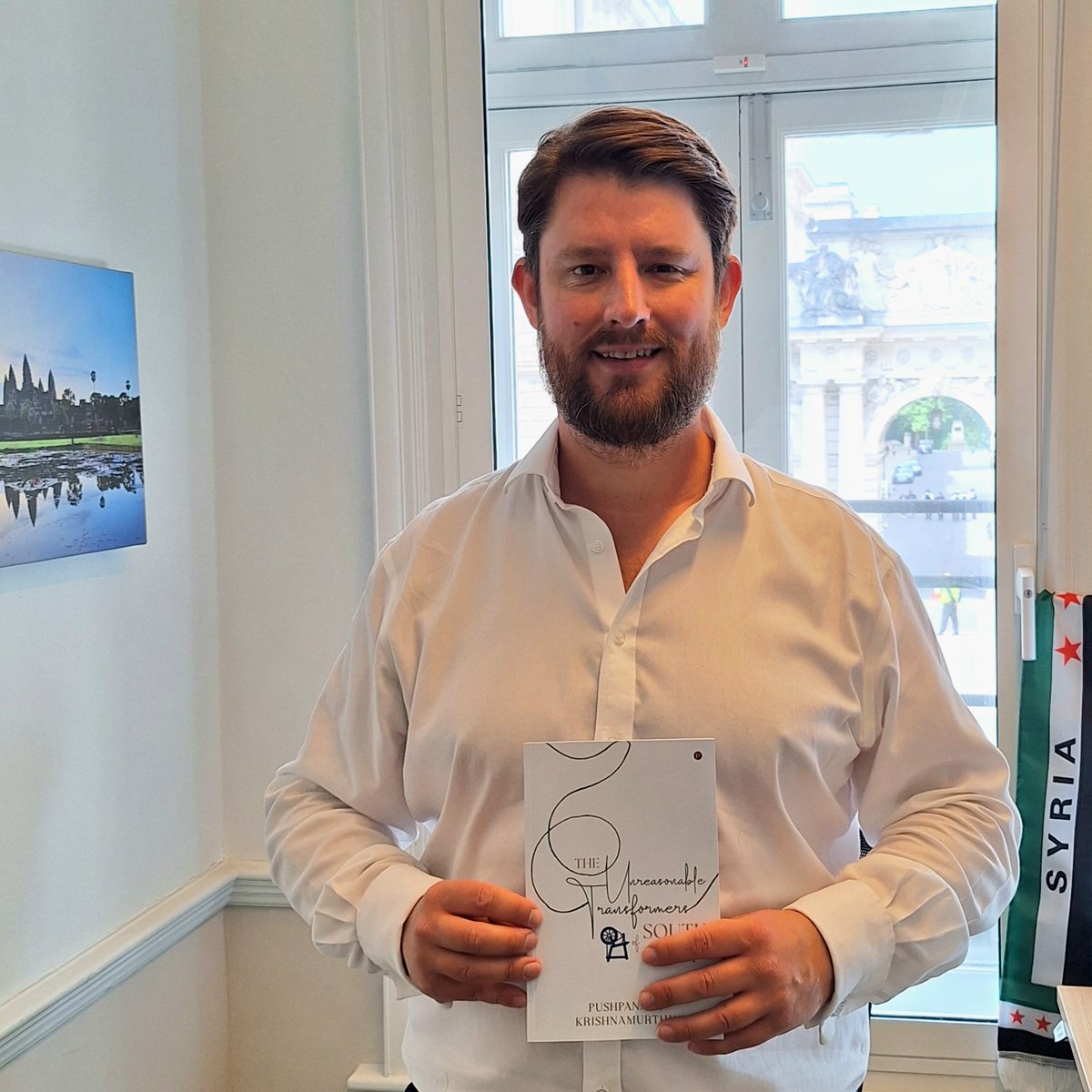 So pleased to see <a href="/Pushpan/">Pushpanath Krishna</a> publish a new book. Push has been a mentor since I first met him through @Oxfamgb's Make Trade Fair campaign back in 2004! 

This book is a story of changemakers who are working towards a fairer economy in southern India.  amazon.co.uk/dp/B0F6K8YWH4