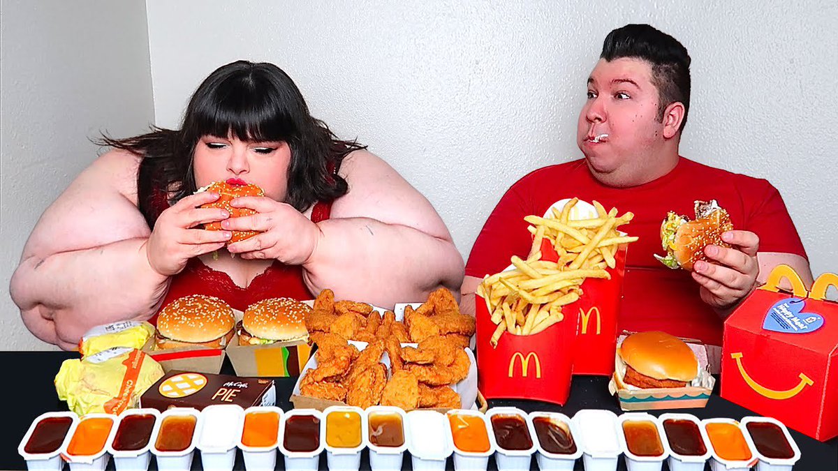 himederegal's tweet photo. yo después de decir q esta semana empezaba la verdadera anorexia https://t.co/2A45LdMuox