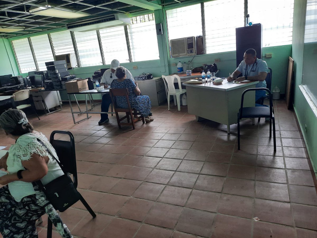 MINSAPma's tweet image. #LosSantos | Reafirmamos nuestro compromiso con el bienestar de la población en la región. En la feria de salud realizada en El Arenal de Tonosí, 187 personas recibieron atención médica, odontológica, psicológica, vacunación y más. 🩺💉
#MinsaPanama