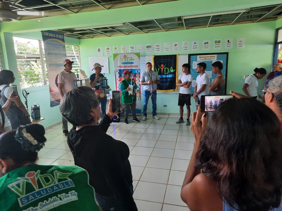 MINSAPma's tweet image. #LosSantos | Reafirmamos nuestro compromiso con el bienestar de la población en la región. En la feria de salud realizada en El Arenal de Tonosí, 187 personas recibieron atención médica, odontológica, psicológica, vacunación y más. 🩺💉
#MinsaPanama