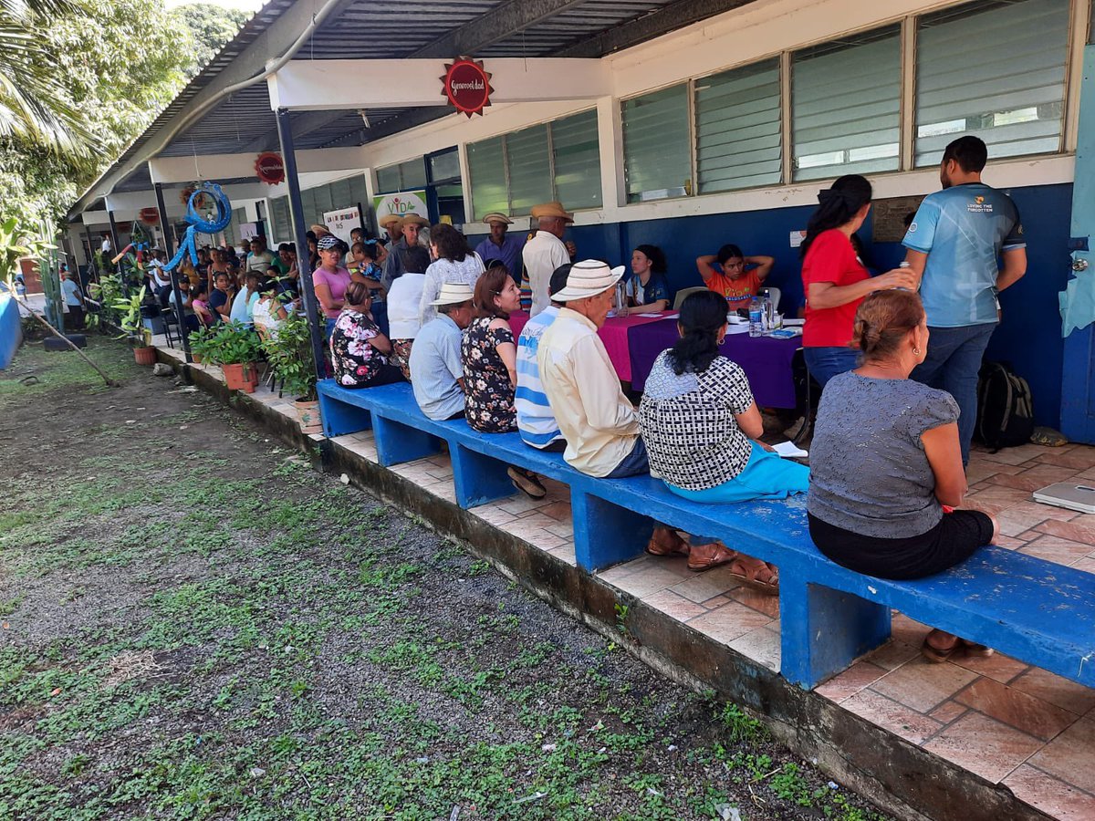 MINSAPma's tweet image. #LosSantos | Reafirmamos nuestro compromiso con el bienestar de la población en la región. En la feria de salud realizada en El Arenal de Tonosí, 187 personas recibieron atención médica, odontológica, psicológica, vacunación y más. 🩺💉
#MinsaPanama