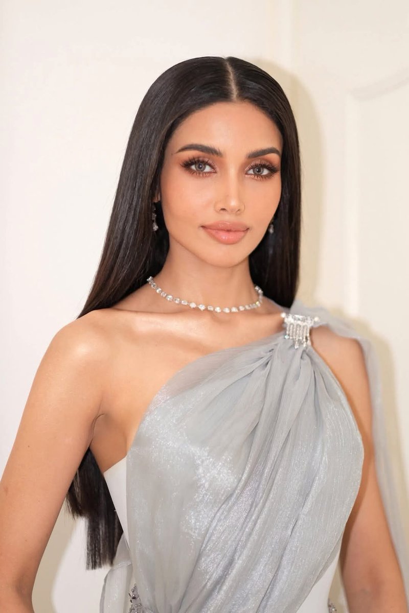 Ecnt43's tweet photo. ชุดส่งผม ผมส่งหน้า หน้าส่งตา สวยปึ้ง
VEENA CANNES RED CARPET 
#VEENACannesFilmFINALE

#VeenaXCannes
#MissUniverseSaraburi2025 https://t.co/yqKB7atAhi