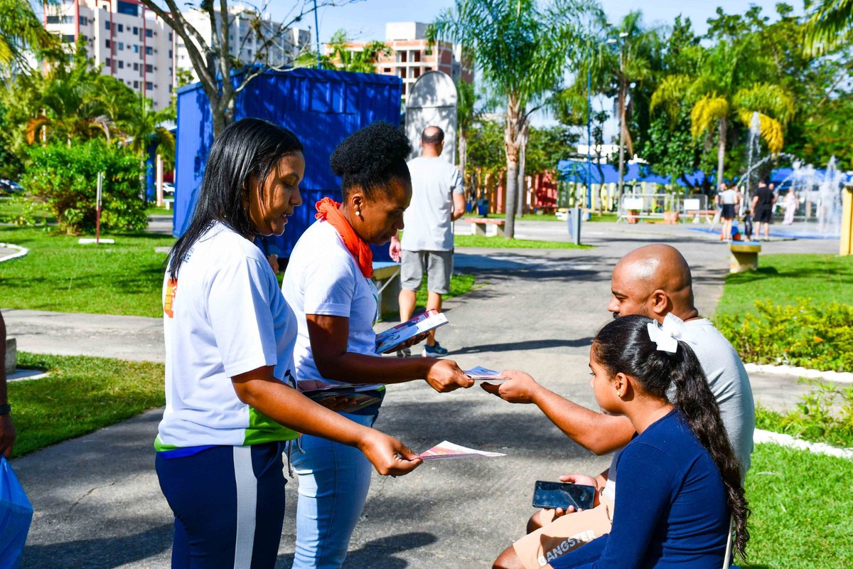 prefRESENDE's tweet photo. No domingo, a Pref realizou uma ação de conscientização sobre o Dia Nacional de Combate ao Abuso e à Exploração Sexual Contra Crianças e Adolescentes, durante a Feira Livre da Beira Rio. 📙

Proteger nossas crianças e adolescentes é um dever de todos! Disque 100 e denuncie! ☎️ https://t.co/azgZGauoQJ