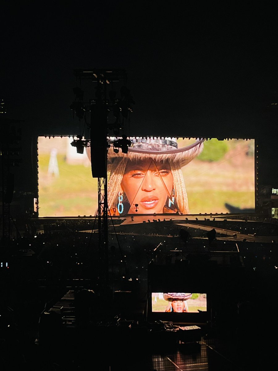 denim on denim on denim on denim 🔥

<a href="/CowboyCarterWT/">COWBOY CARTER Tour</a>