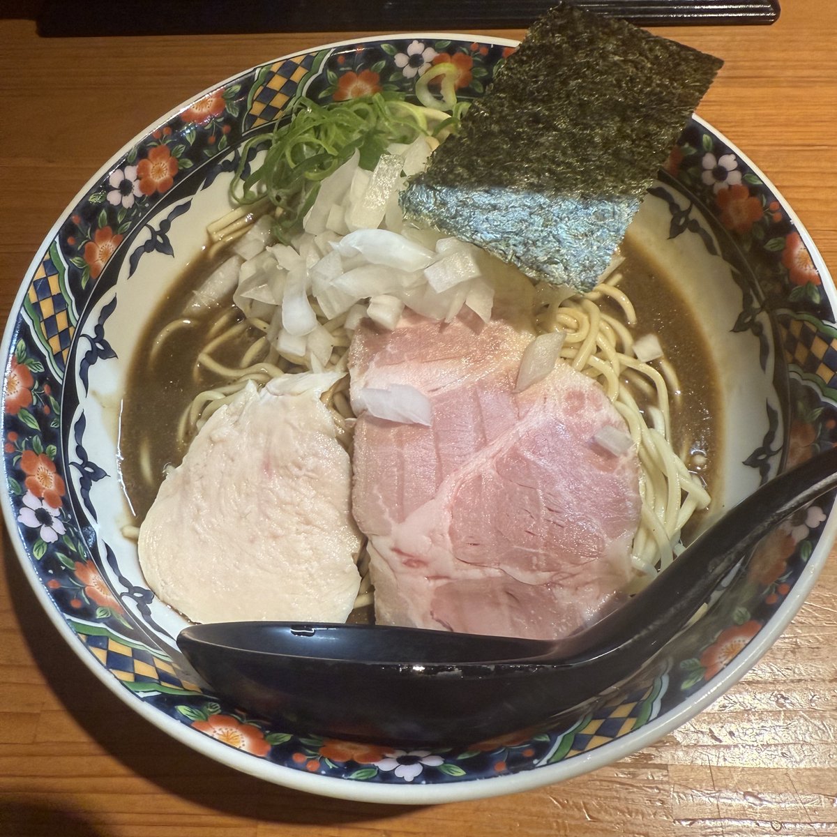 kemari34's tweet photo. 亀戸煮干中華蕎麦つきひ

濃厚蕎麦、雲丹と大葉の和え玉

久々の濃厚は一口で脳天まで響いた。これだよなあ
雲丹はもう天才的な美味しさ https://t.co/TPNyVXfE0t