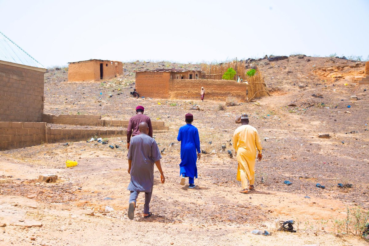 GOGISOfficial's tweet photo. #GOGISISWORKING: "GOGIS Zata Tsayawa Duk Wanda Za'a Zalinta Akan Fili"  ~ DG GOGIS 

A yau Mai Girma Babban Daraktan Hukumar GOGIS,  Dr Kabiru Usman Hassan  ya ziyarci tsaunukan Zagaina domin war-ware rikicin mallaka na filin wata uwar marayu da wasu ke shirin rabata da wurin. https://t.co/gEUZ8tE2Pq