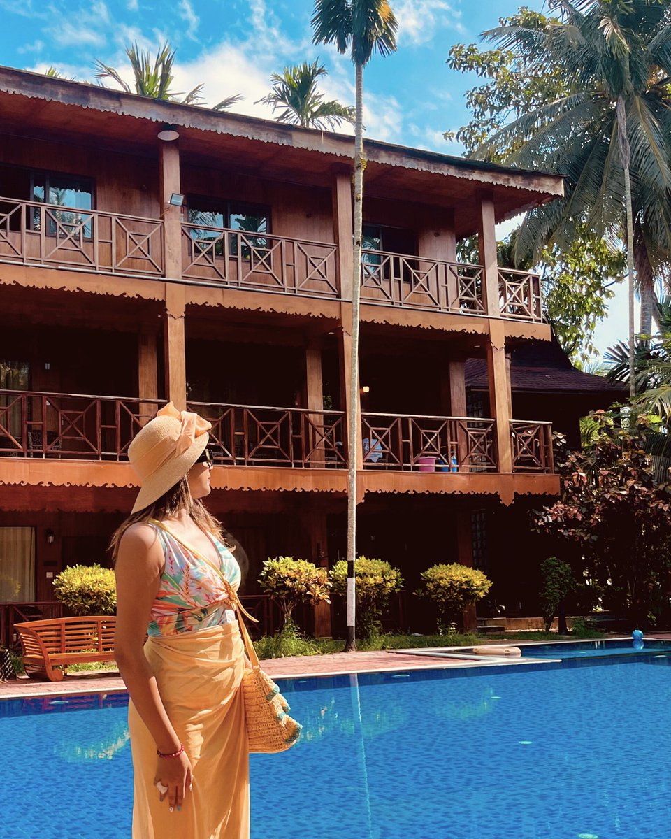 TSG_Resorts's tweet photo. This summer, trade the city buzz for the sound of splashing water and rustling palms 🌴💦
Poolside rooms, sun-kissed mornings, and nature just a window away—tsg blue resort is calling!

#tsgblueresort #summergetaway #poolsidevibes #natureescape #funinthesun #islandmood https://t.co/LSpGiNiLed