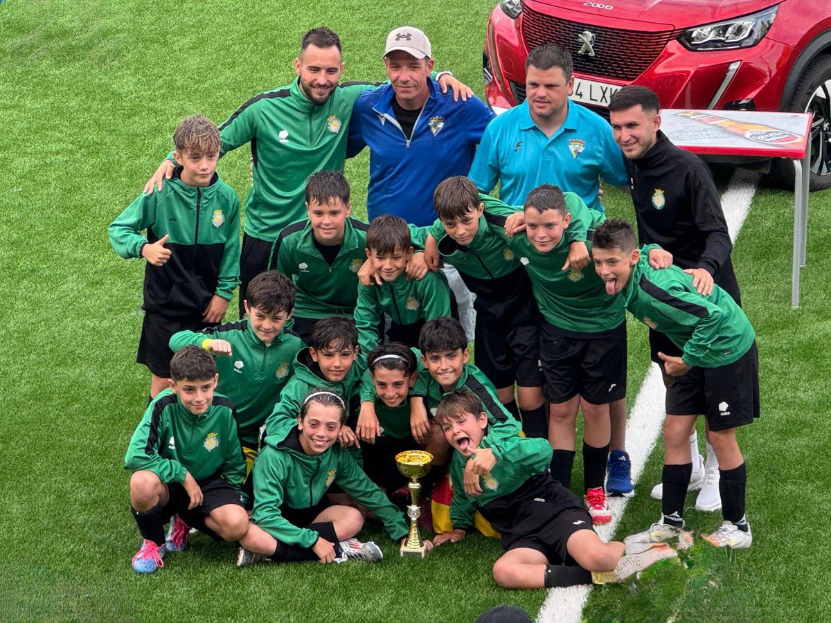 cdcuarte's tweet photo. 🏆 CAMPEONES EN LOGROÑO 🏆
Este fin de semana nuestro 1ª alevín ha quedado campeón del Torneo II Memorial Antonio Biesa, disputado en el Campo Municipal El Salvador. (Yagüe, Logroño) 🙌
Enhorabuena campeones, orgullosos de vuestros logros. 👏💚
#AupaCuarte https://t.co/1QtDC4M6i6