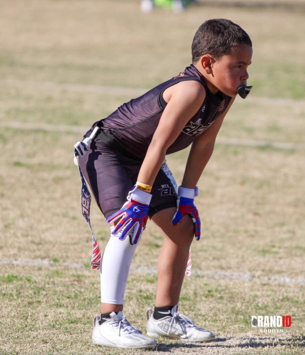 MINDday 

Summer is HERE, 🔒 IN

My 👨 Ole Man Taught Me A Running Back shouldn’t Go Hands On Knees Stance bc what happens if it rains or late in game &amp; sweat in on pants so I never did it. 

My Son Told me He Feels More COMFORTABLE There so I let him do it.

Either way I been
