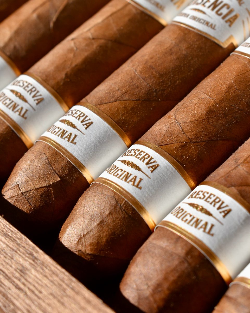 Each encounter with the Plasencia Reserva Original takes you on a journey of flavor for a timeless experience that lingers long after the smoke fades.​

📸: @havanahouseuk