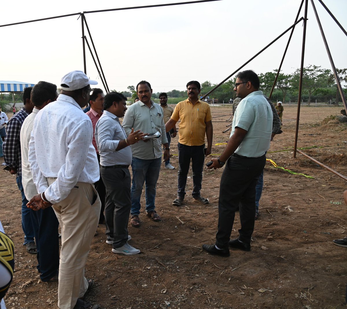 ఎలిగేడు, మే -19:
------------------------------------

✳️*మంత్రుల పర్యటనకు పకడ్బందీ ఏర్పాట్లు... జిల్లా కలెక్టర్ కోయ శ్రీ హర్ష*

✳️**మే 20న ఎలిగేడు మండలం  ముప్పిరి తోట లో పర్యటించనున్న  మంత్రులు పొంగులేటి శ్రీనివాస్ రెడ్డి, శ్రీధర్ బాబు*

✳️**ముప్పిరి తోట రెవెన్యూ సదస్సు