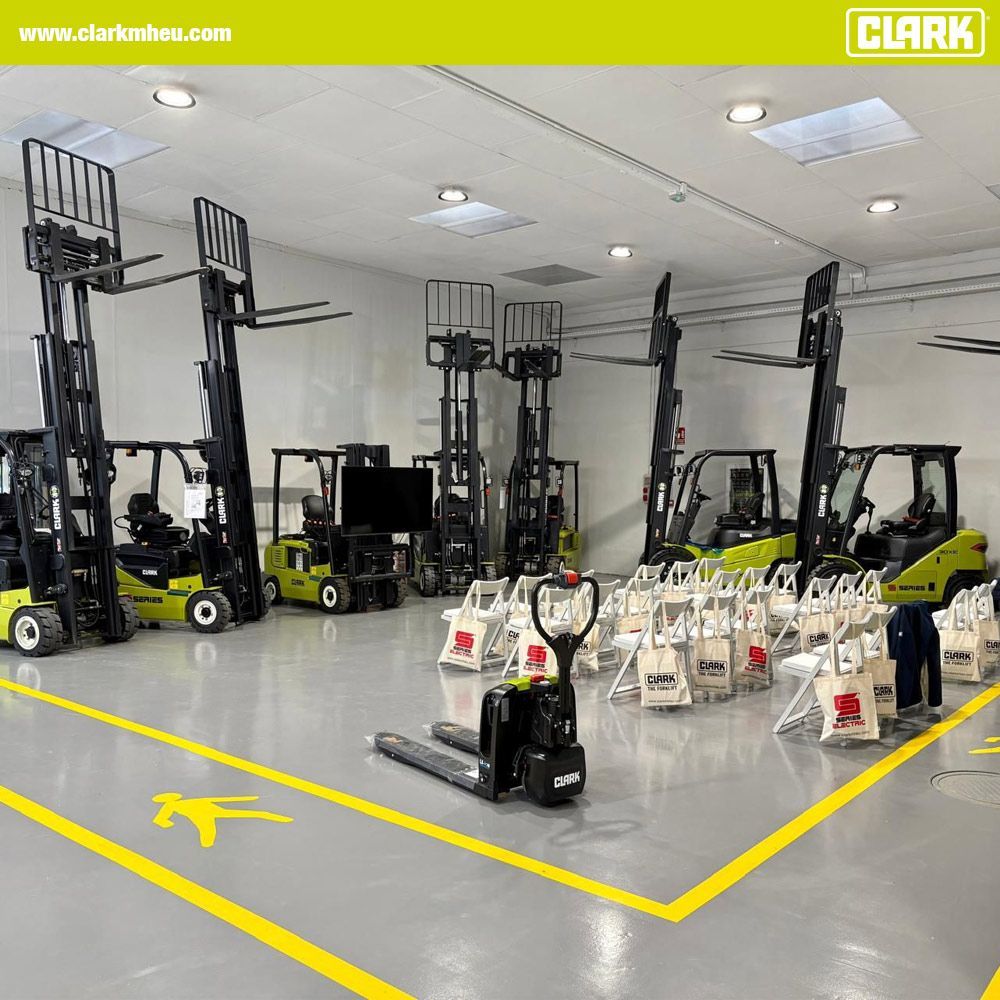 🔧 Preparation is everything!

The final touches are underway – at our Spanish dealer Areca Manutención in Madrid, preparations are in full swing for the upcoming Spanish CLARK Dealer Conference.

#CLARKEurope #CLARKLifttrucks #DealerMeeting #Madrid2025