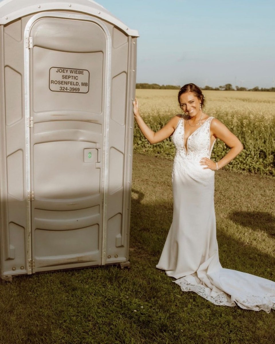 getgutsycanada's tweet photo. This World IBD Day, we're shining a light on the 322,000+ Canadians living with Crohn's or colitis—people like Katryna, who faced her wedding day amidst a flare-up. 

Read her full story: https://t.co/FHAbOeFkRq https://t.co/I7d6VteXsw