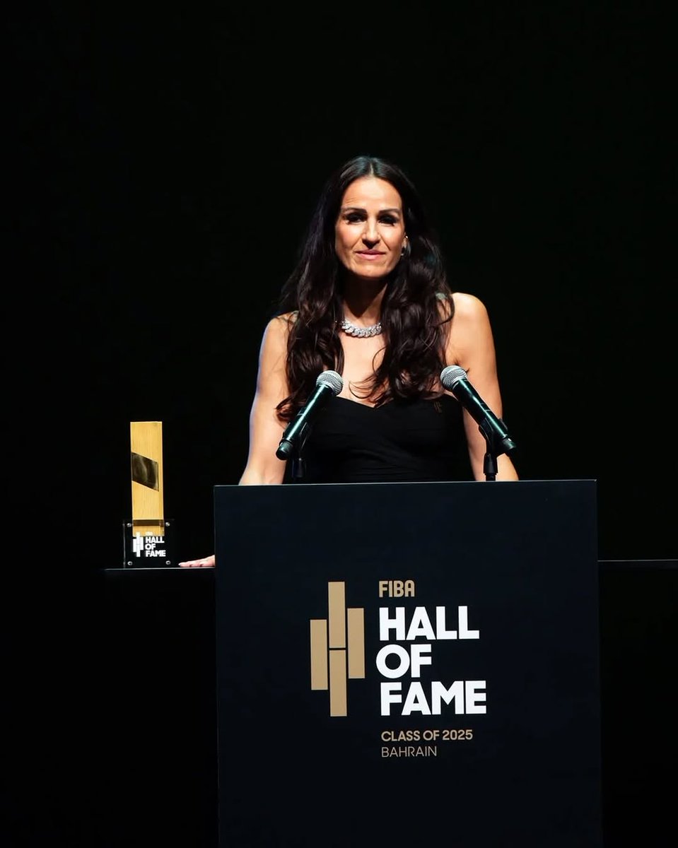 Betclic Portugal ๐ (@betclicportugal) on Twitter photo ๐ A nossa <a href="/TichaPenicheiro/">Ticha Penicheiro</a>, embaixadora da Liga Betclic, รฉ a primeira e รบnica portuguesa a integrar oficialmente o Hall of Fame da FIBA!
"Quando jogava com os rapazes diziam-me para ir para casa brincar com as bonecas." ๐ A nossa <a href="/TichaPenicheiro/">Ticha Penicheiro</a>, embaixadora da Liga Betclic, รฉ a primeira e รบnica portuguesa a integrar oficialmente o Hall of Fame da FIBA!
"Quando jogava com os rapazes diziam-me para ir para casa brincar com as bonecas."