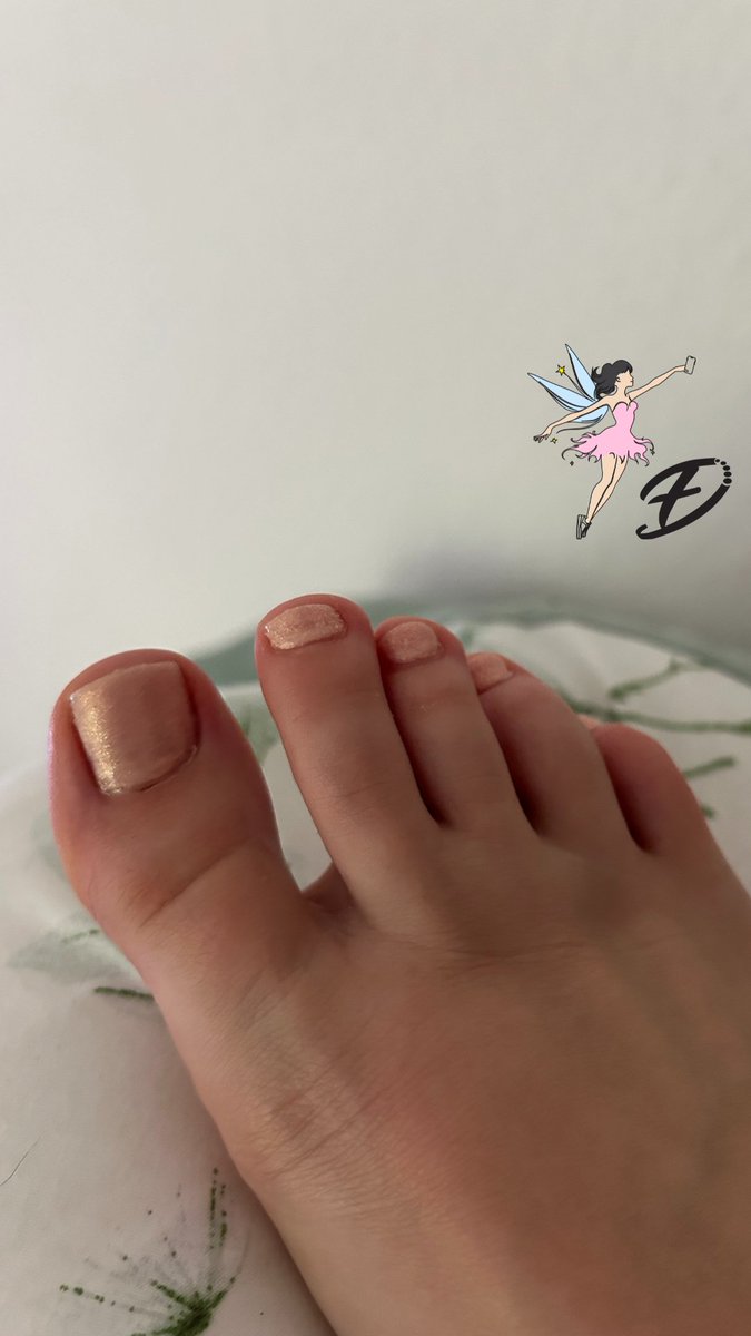 fairy_diary_com's tweet photo. Perfect Monday with Emelie´s perfect feet and nails. This girl is awesome. #fairydiary #fairy #diary #germanfeet #germanfeetmodel #feetdiary #toenails #perfectnails #feetlovers #toenaillovers #feetfetısh https://t.co/oPAOqhb6xl