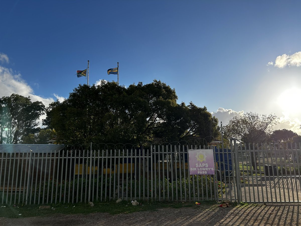 IanCameron23's tweet image. I’ve spent a previous decade walking into bloodied homes, comforting survivors (if there were any), and standing beside grieving families. Some farm attack scenes resemble an abattoir more than a crime scene. You don’t unsee it. You don’t forget the smell. You carry it with you.…