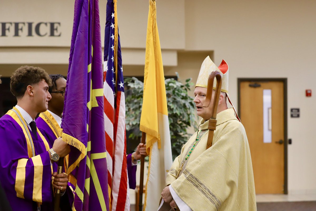 Congratulations to the graduates of De La Salle, who were honored at Saturday’s Baccalaureate Mass. As graduation season unfolds, I may not be at every ceremony, but my prayers are with all our Catholic high school graduates across the @archofdet. May God bless you and guide your