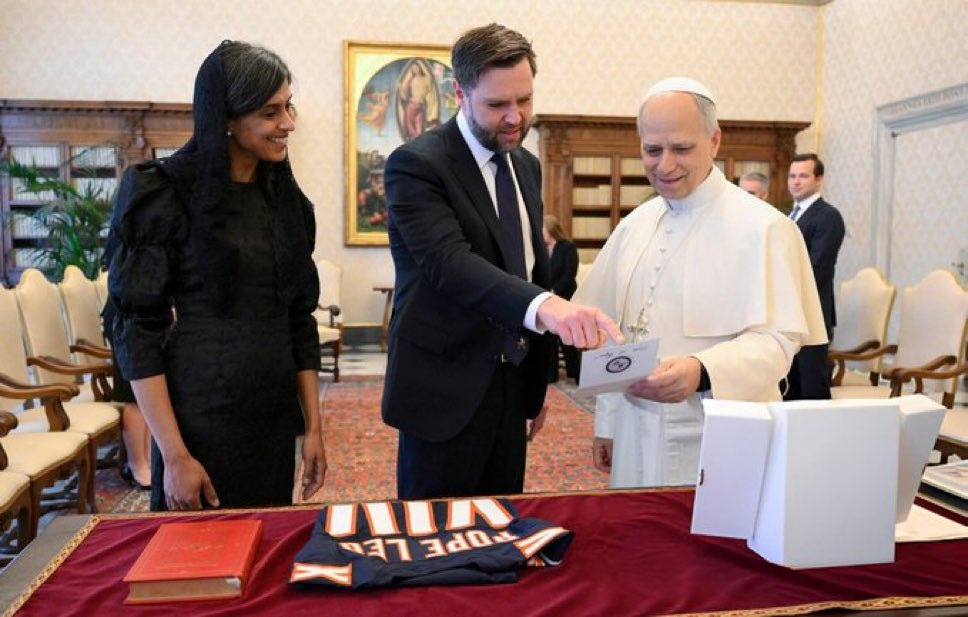 Pope Leo XIV received a custom #Bears jersey from JD Vance today, per the Vatican

Super Bears, Super Bowl. I don’t make the rules guys