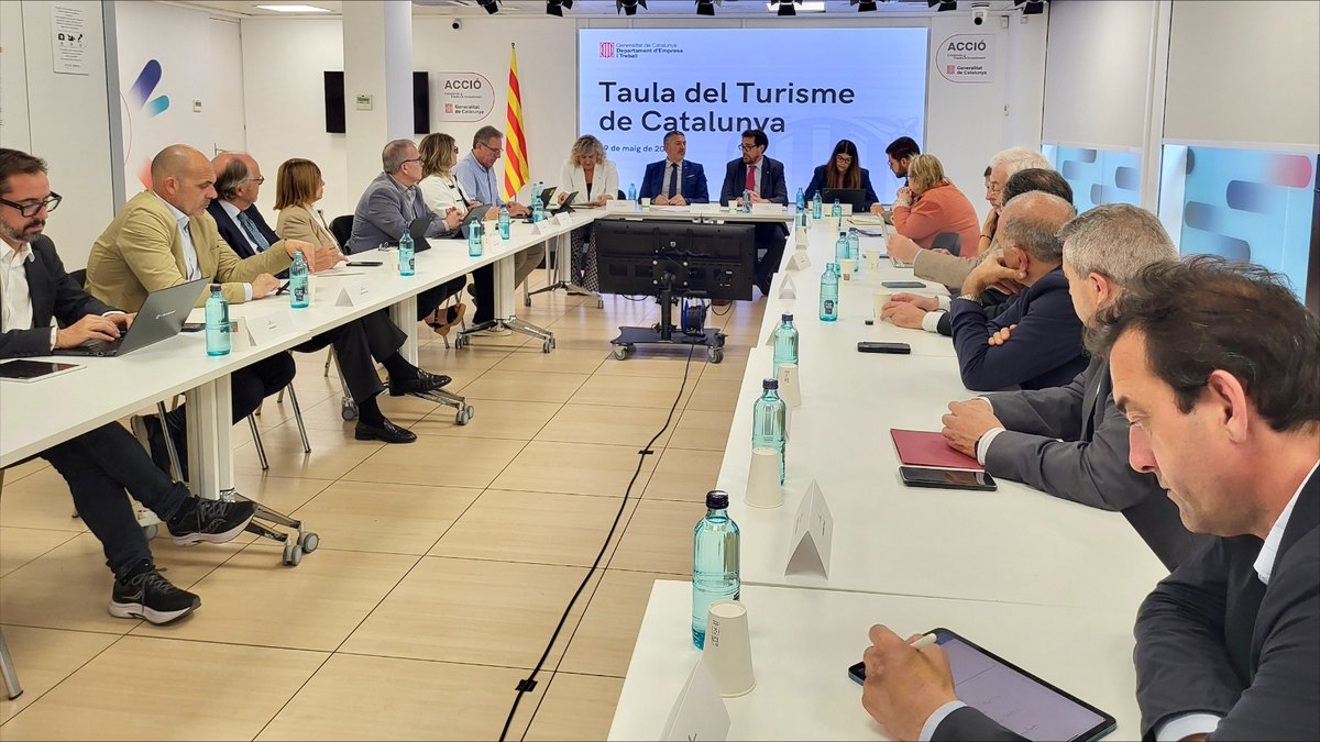 🟢 El <a href="/govern/">Govern de Catalunya</a> reactiva el Consell de la Taula del Turisme, que no es reunia des fa més d'una dècada

Amb 22 agents clau del sector i l’administració, creem un marc estable de col·laboració per impulsar un turisme competitiu, sostenible i transversal🧳

ℹ️ gen.cat/3FhTaUa