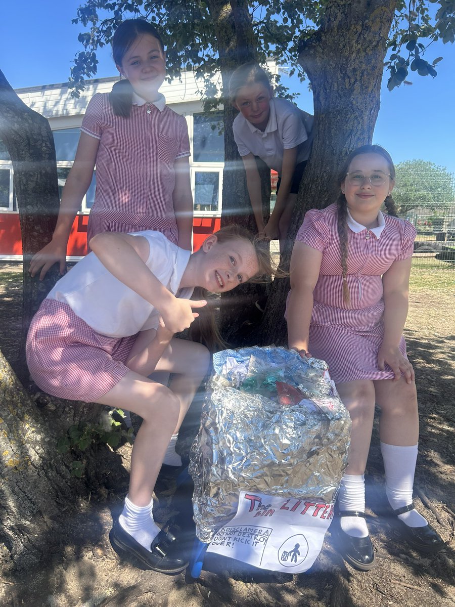 Y5Redgate's tweet image. Amazing installation art from Year 5 focusing their message on plastic pollution in our seas and along our coast. Excellent teamwork and creativity from everyone! ❤️🙌🏻👏🏻 #RCPArt @kapowprimary