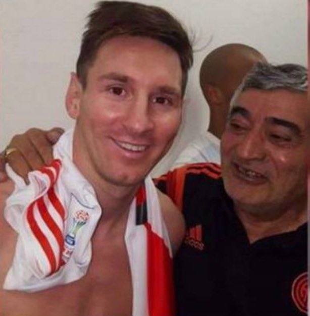 “un día viene un amigo y me dice:”

¿queres ir a probarte a River?

le dije que si, mi ídolo es Pablo Aimar. de chico mirába los partidos, cuando estaba el Enzo, Ortega tenían un equipazo. 

#MessiARiver