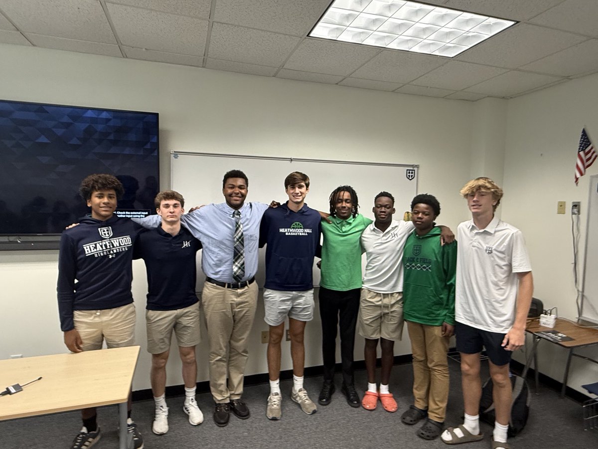 ⁦<a href="/Nic_Nichols1/">nicolas nichols</a>⁩ did it! GREAT senior presentation. Proud of ALL these kids ⁦<a href="/AthleticsHHES/">Heathwood Athletics</a>⁩