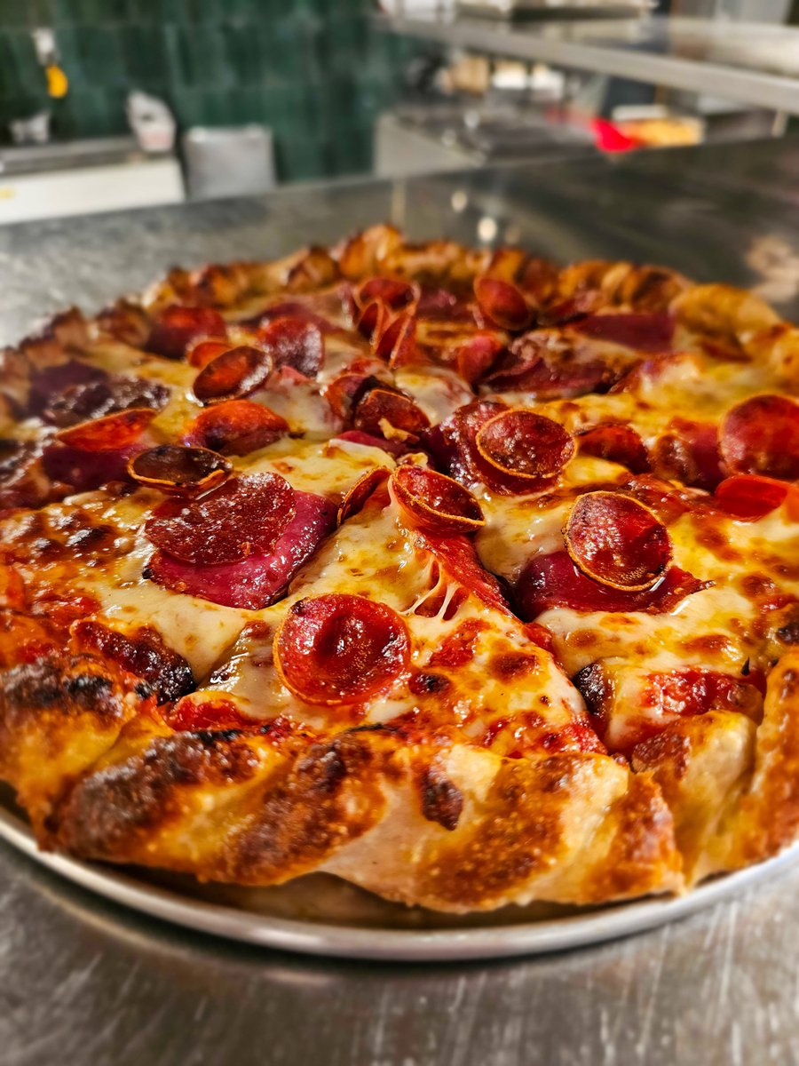 🍕 Meet the Notorious P.I.G. 🐷🔥

Tomato sauce, melty mozzarella, triple pepperoni (yes—regular, cup, and char), savory salami, and a sweet kick from Mike’s Hot Honey drizzle.

Now serving at both locations, so bring your appetite!

#pizza #eatlocal #alcoatn #clarksvilletn