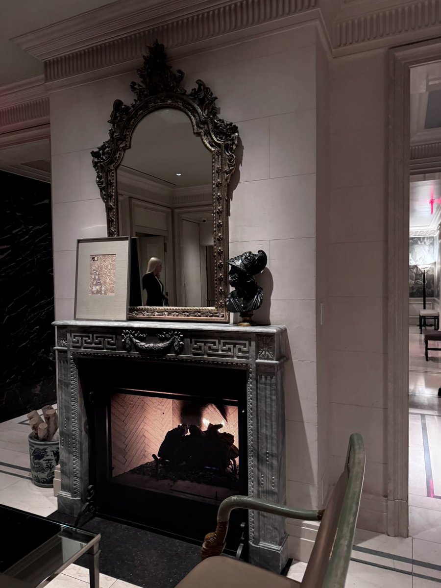 Lin668001's tweet image. Upper East Side Dior Spring Lily of the Valley Afternoon Tea with an Old Money Atmosphere, the tableware is all from Dior&apos;s Lily of the Valley series