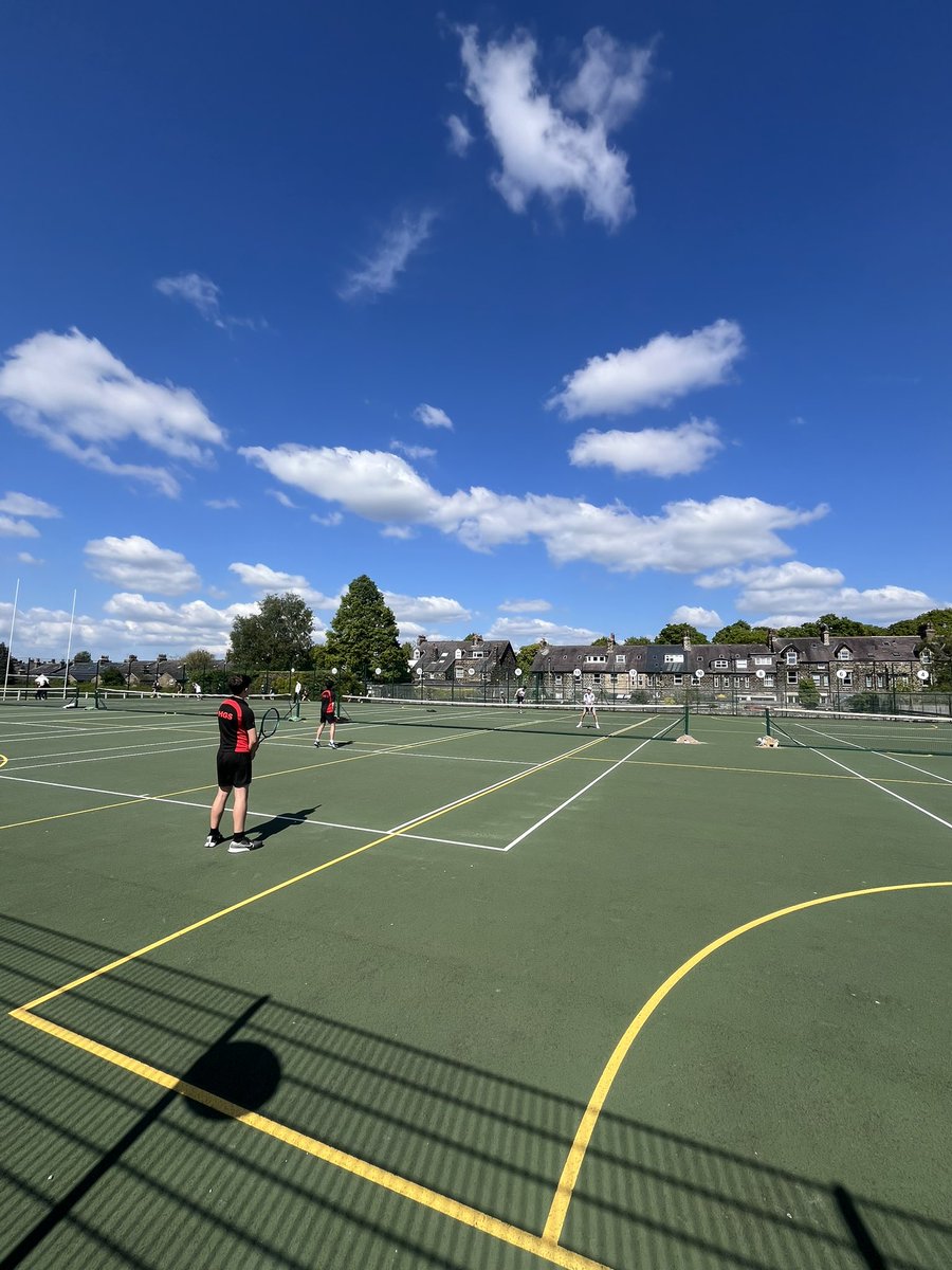 The y7/8 and y9/10 HG div 1 boys squad enjoyed their fixture at <a href="/HarrogateGS/">Harrogate Grammar School</a> in the sun ☀️ 🎾 Thank you HGS for hosting.