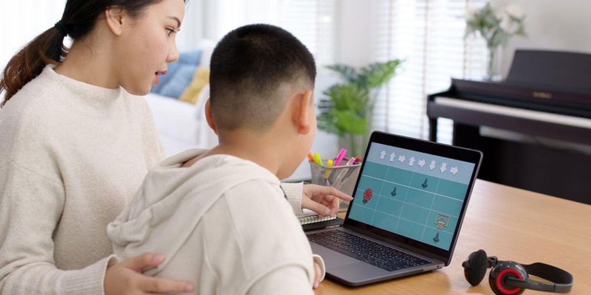 Money__minds's tweet image. South Korea's embracing AI in education! 🤖 Over 30% of schools now use AI smart textbooks in core subjects, adapting to student needs. LinkedIn's Reid Hoffman also advocates for AI literacy in higher education. #AIinEducation #EdTech #SouthKorea