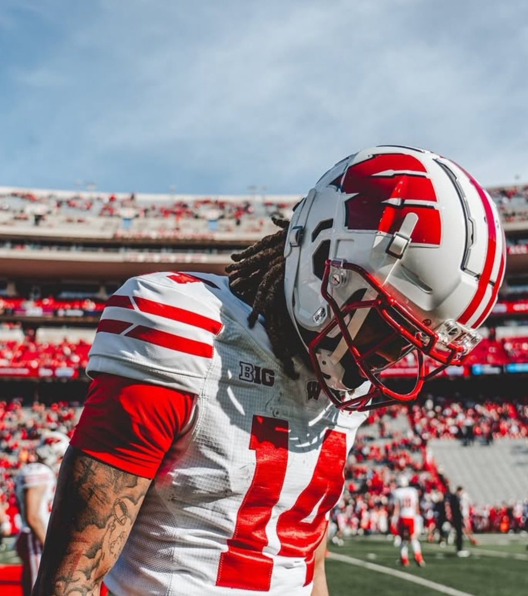 Zerek “zroc” Sidney (@zereksidney) on Twitter photo After a great conversation with <a href="/CoachSpalding_/">Devon Spalding</a> I am blessed to receive an offer from <a href="/BadgerFootball/">Wisconsin Football</a> !!
<a href="/AZcoachHenri/">🕸️Coach Henri 🕸️</a> <a href="/DEdgeFootball/">Desert Edge Football</a> After a great conversation with <a href="/CoachSpalding_/">Devon Spalding</a> I am blessed to receive an offer from <a href="/BadgerFootball/">Wisconsin Football</a> !!
<a href="/AZcoachHenri/">🕸️Coach Henri 🕸️</a> <a href="/DEdgeFootball/">Desert Edge Football</a>