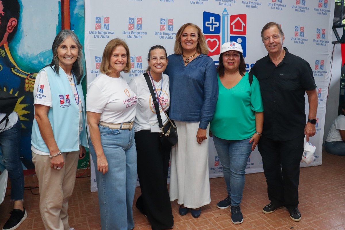 Un día de muchas acciones 💚
Así fue nuestra participación en el Día de las Buenas Acciones en el C.E.B.G. José de San Martín en San Miguelito🙌

¡Muchas gracias aliados y voluntarios ✨

#DíaDeLasBuenasAcciones #UnaEmpresaUnAula #DiloBien #ImpactoSocial #SanMiguelito #Panamá