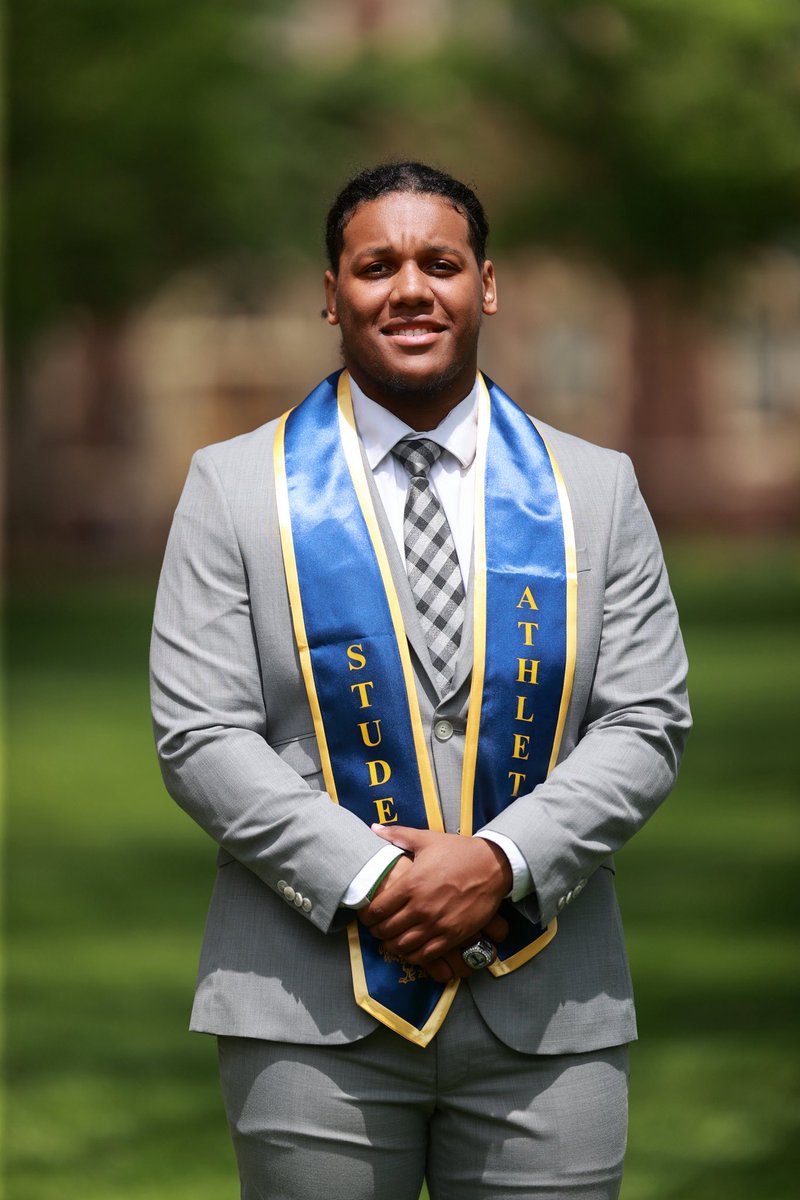 jamar_dejesus's tweet photo. I officially graduated 👨‍🎓🙏🏾 https://t.co/hhMFCH6fiQ