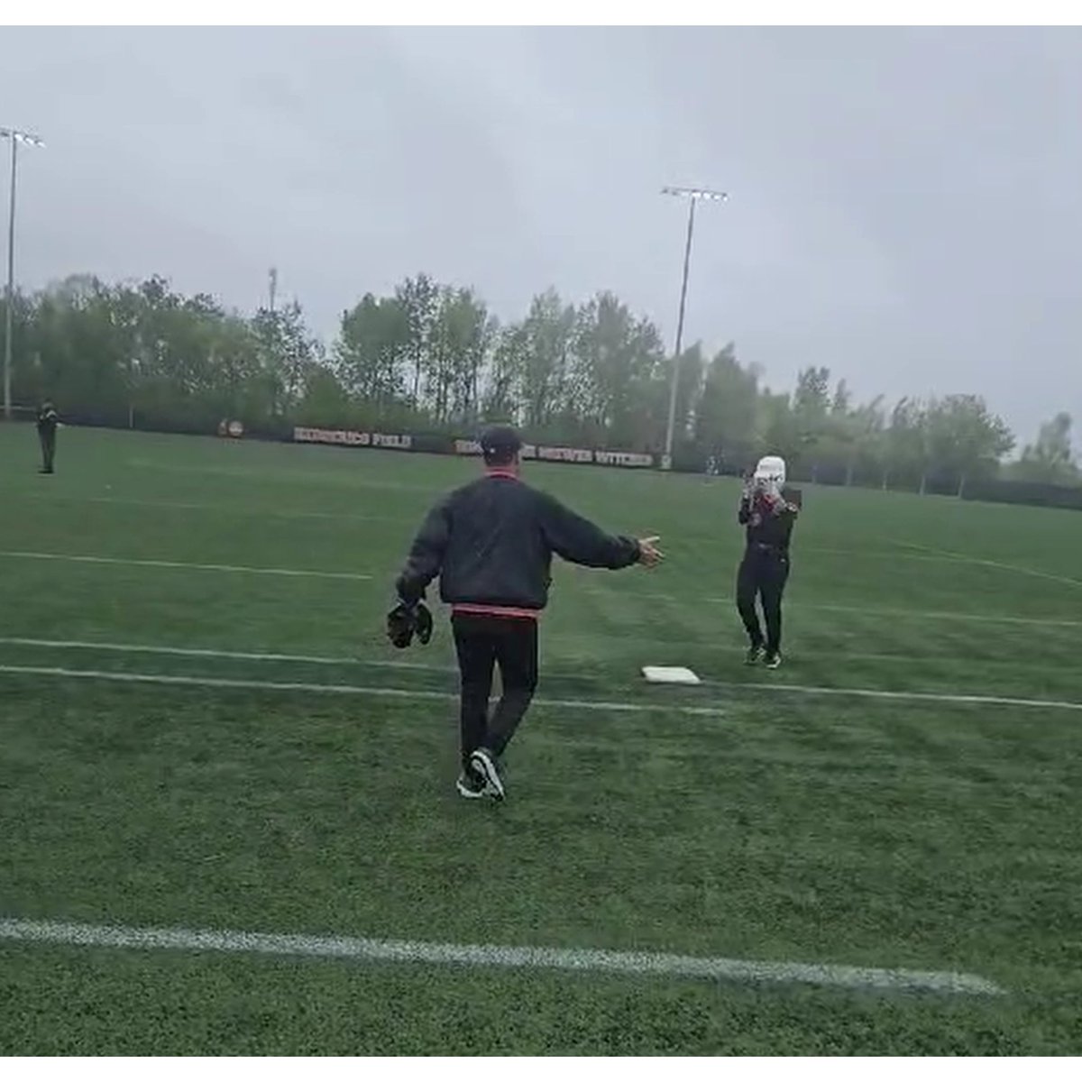 Video: Dylan Bouchard ties the game for Brewer with an RBI single in the second against Hermon easternmainesports.com/2025/05/19/vid…