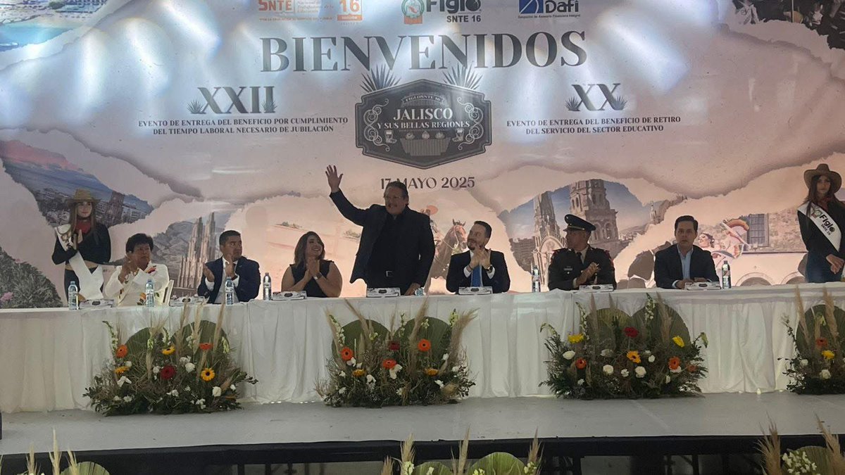 MtroLeonelSnte's tweet photo. El Fideicomiso Global de los Trabajadores de la Educación de la Sección 16 (FIGLOSNTE16), benefició a  331 compañeras y compañeros en el XXII evento de entrega por cumplimiento del tiempo necesario para Jubilación y XX entrega del beneficio por retiro, en suma recibieron más de $60 millones de pesos. 

FIGLOSNTE  se ha consolidado hoy más que nunca, la suma entregada durante estos 22 años es de $ 1,305 millones de pesos y se ha beneficiado a 14,353 socios de FIGLOSNTE16. 

Felicidades !!!🎉 

Esta es la nueva etapa de la Sección 16. 
#SNTE16CercadeTi
#MaestroLeonelMayorga