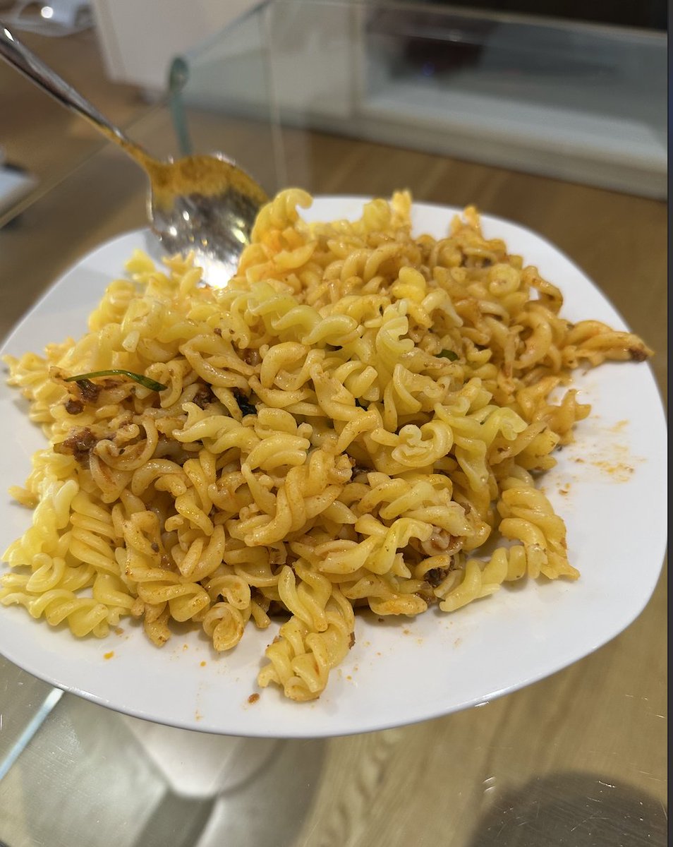 sprog_ch's tweet image. Ordered slow-cooked bolognese  pasta this evening. Uber Eats say the dish is not incomplete.  Yet to find the red wine sauce