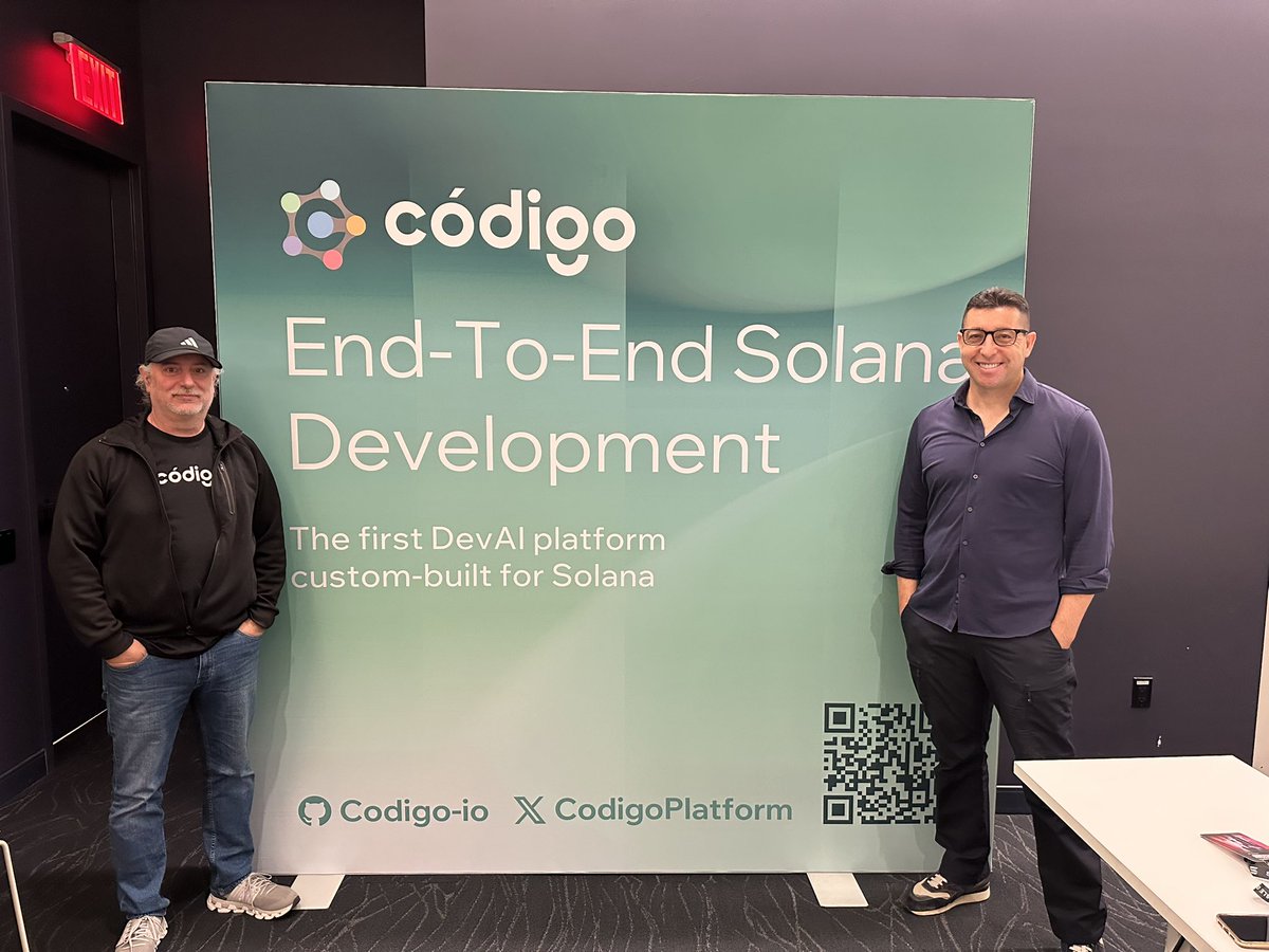 JPCodigo's tweet photo. Loved meeting new @solana builders and jamming on full programs together on @CodigoPlatform this afternoon at Scale or Die, the dev-only track at @SolanaConf https://t.co/tD9FP50df4