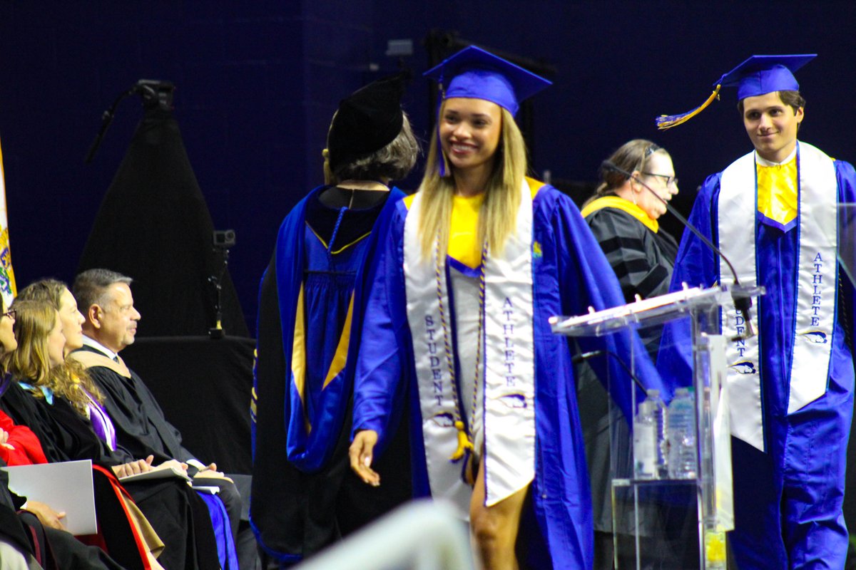 HofstraWSOC's tweet photo. So proud of our graduatesβ
ππππ¦
#PrideOfLI | #HofGrad
#HofGrad25 https://t.co/ul8DTWPhuk