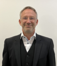 UweFranzen's tweet photo. *

Unser Söder, wie immer mit guten Worten zu kriminellem Spiel, denn nur so ist zu erklären, dass wohl die gesamte Führungsspitze des Münchner Schulamtes von ?Straftätern? besetzt ist:

- der Rechtliche Leiter des Schulamts - Herr Landrat Christoph Göbel
- der Fachliche Leiter - Herr Schulamtsdirektor Dr. Ulrich Barth,

die vorsätzlich und wissentlich, kriminelle Machenschaften im bayrischen Schulsystem decken und Kinder geplant schädigen lassen !

* @apollo_news_de
 @niusde_ @Haintz_MediaLaw