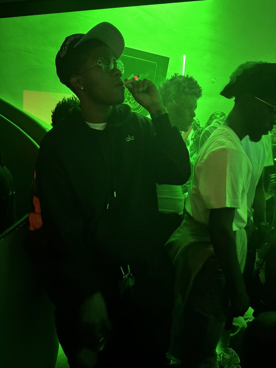 Lulswerverx's tweet image. This shit aint happen overnight I really been lit for 5 summers straight #HEAVYROTATION