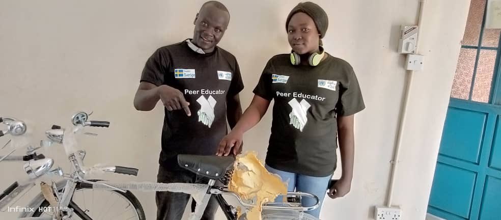 YoungpositiveSS's tweet photo. 🚴‍♀️🚴‍♂️ On the move for change!
YPSS has equipped our newly trained peer educators in Renk with 2 bicycles to help them navigate communities with ease—spreading awareness on HIV, SRHR &amp; ending stigma where it matters most. 💬💪
#YouthLeading #SRHR #BeatTheStigma #2gether4srh https://t.co/uxHvgLL9Gu