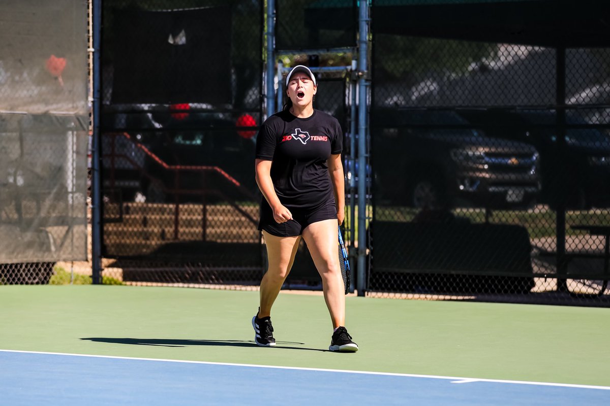 UIWWomensTennis's tweet image. Happy birthday Smilia‼️ We hope you’ve had the best day!
#TheWord | #TakeFlight