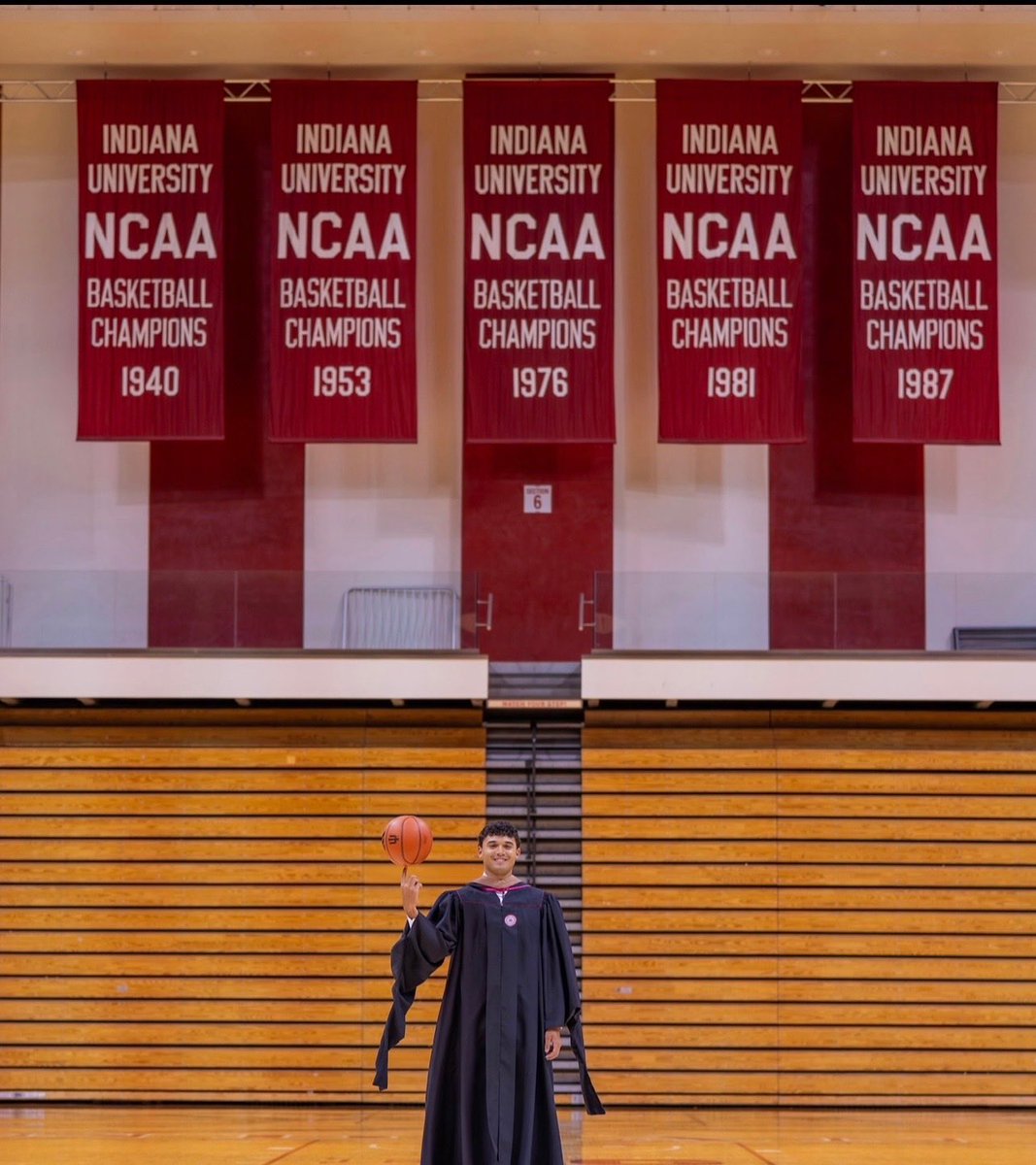 anthonyl3al's tweet photo. Moment to Momentum. Thank you ⁦@KelleySchool⁩ MBA❤️🎓 https://t.co/p9T7wkb6D6