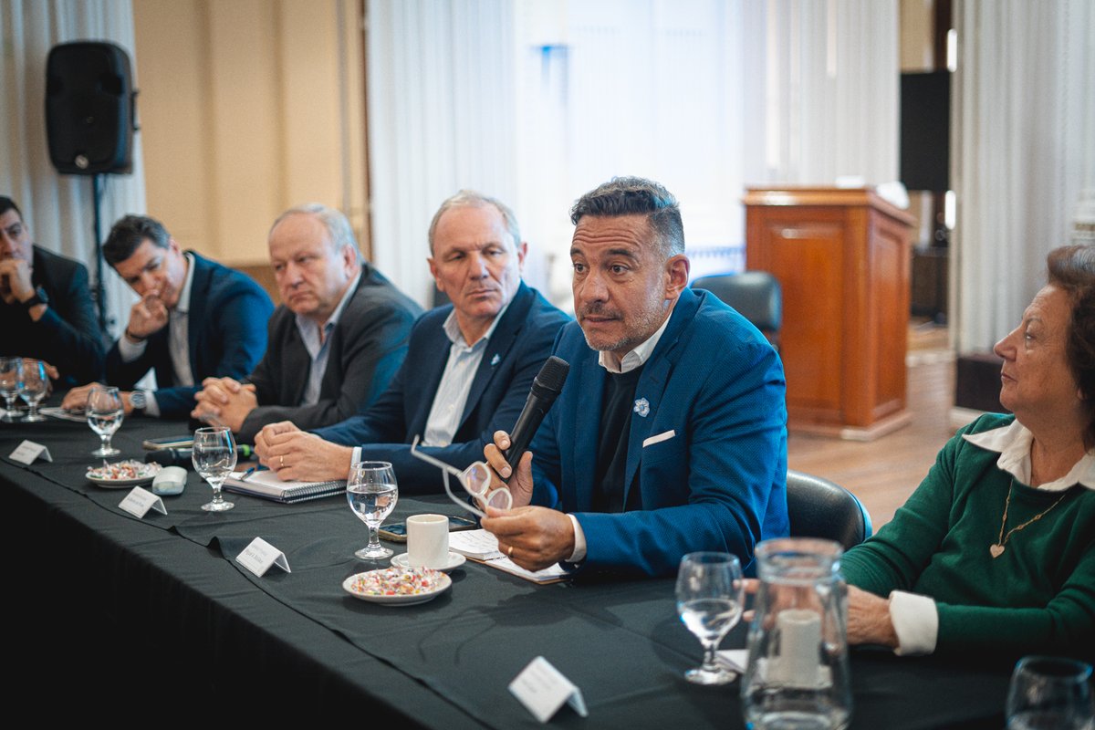 miguelsiciliano's tweet photo. Junto a @guillederivas fuimos parte de la primera reunión de la Mesa de Seguridad, un espacio concebido para articular acciones que mejoren la #seguridad en la ciudad.

Participaron todas las fuerzas que forman parte de la estructura provincial de seguridad, representantes de comerciantes, empresarios, industriales y de la Universidad Nacional de Río Cuarto.

Es muy importante reunir a los principales actores vinculados a la temática y generar un espacio para escucharse y proponer ideas. La seguridad es una problemática que tiene múltiples factores, y mientras más espacios se involucren, mejores respuestas podrán brindarse.