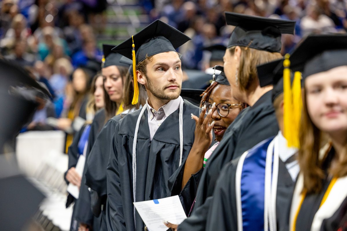 DrakeAlumni's tweet image. Bulldogs, as you join the distinguished ranks of Drake alumni 馃帗, remember that the connections you've made here will last a lifetime 馃挮 Your achievements have made us proud, and we can't wait to see how you'll represent the blue and white in everything you do! 馃挋馃