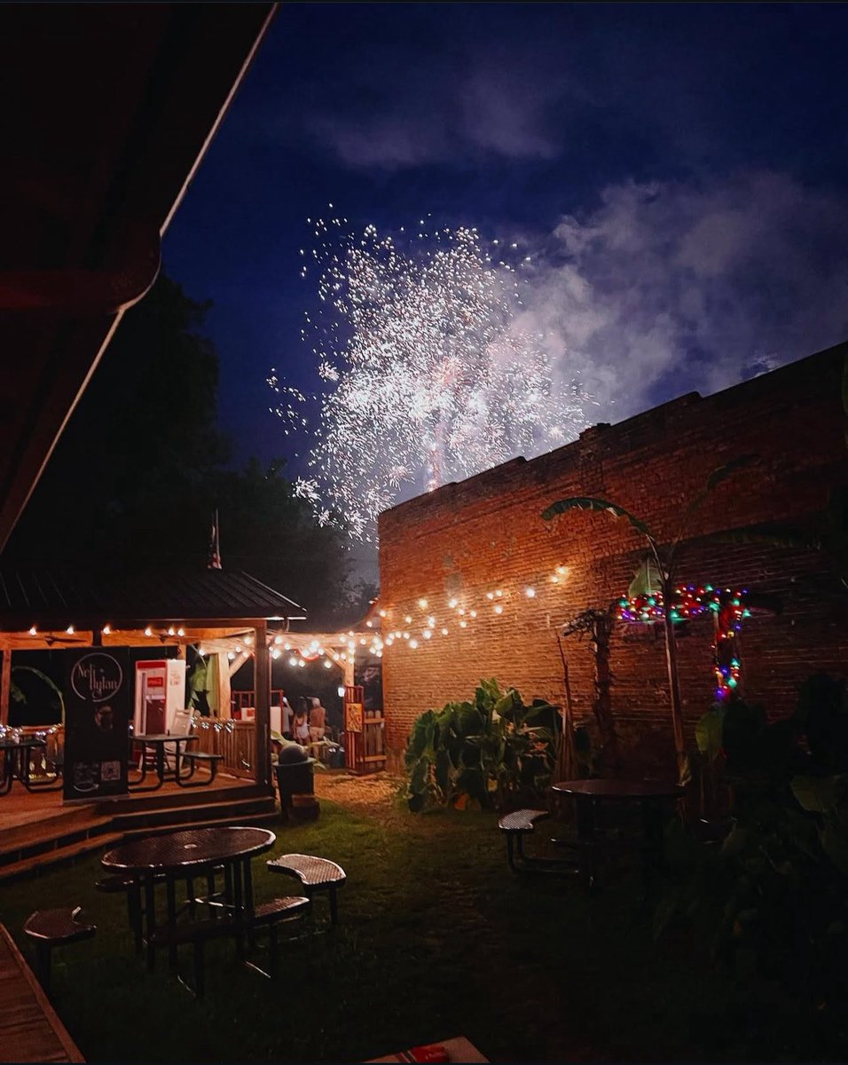 Attention all Buffalo River floaters, come check out Ben’s Place in Gilbert, AR. Named after Col. Ben Fruehauf, Ben’s Place offers refreshments, food, and family entertainment. 
Come join the fun Fridays 3-6 and Saturdays Noon-9