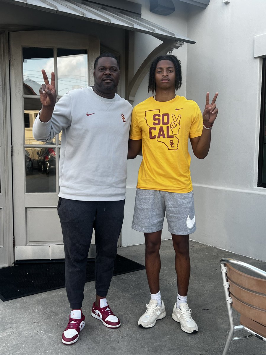 Roderick Tezeno Jr. 3⭐️WR (@rodericktezeno) on Twitter photo Preciate my guy pulling up on me yesterday, had a great time with you and the fam #FightOn ✌🏽✌🏽
<a href="/CoachSimmonsSC/">Dennis Simmons</a> Preciate my guy pulling up on me yesterday, had a great time with you and the fam #FightOn ✌🏽✌🏽
<a href="/CoachSimmonsSC/">Dennis Simmons</a>