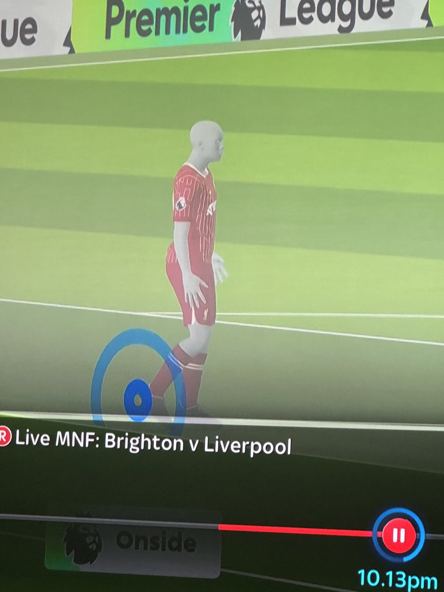 bocko64's tweet photo. ⁦@Carra23⁩ I can’t believe it was Slot who played him onside🤬 https://t.co/W4MiaRxERz