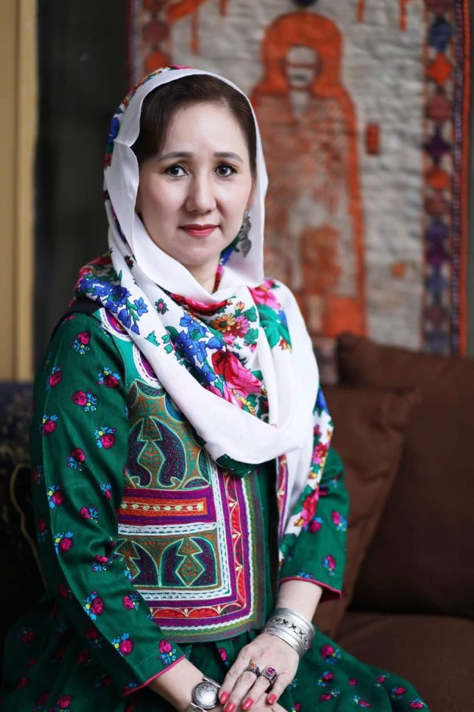 خانم فاطمه عاطف عزیز،
هر کجا که باشید، بابت این شاهکار(ثبت روز فرهنگ جهانی هزاره) صمیمانه سپاسگزارم.
ایده‌ای که روزی از دل اندیشه‌ای روشن شما آغاز شد، امروز الهام‌بخش هزاران دل در سراسر جهان است.
به وجود زنان استوار، اندیشمند و آینده‌ساز چون شما می‌بالیم

#زنان #هزاره #فرهنگ