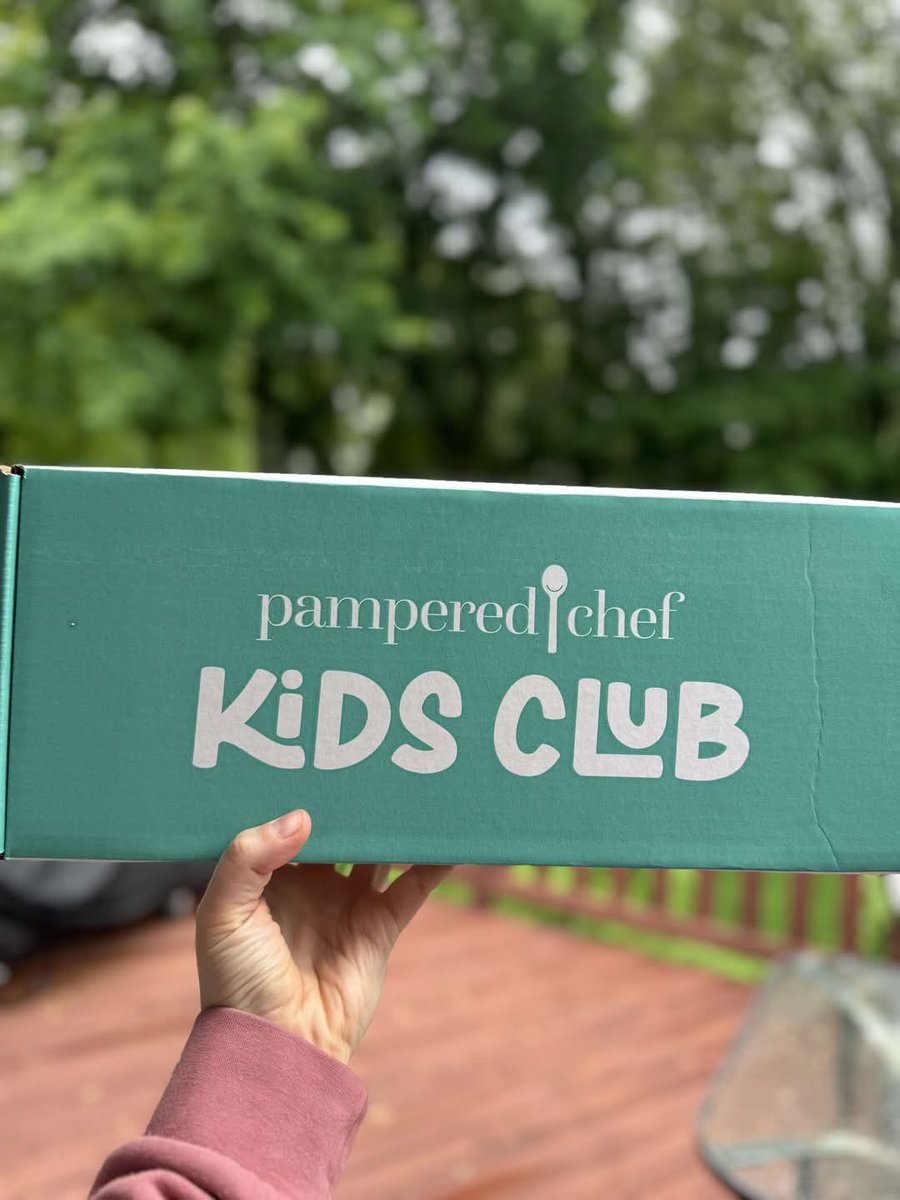 MimiDarnellTPCC's tweet photo. Who was it that wanted me to let them know when the new Kids Cooking Club Box was available?

#kids #kidsclub #cooking #funinthekitchen #FamilyTime #pamperedchef https://t.co/u3dvsiw8zi